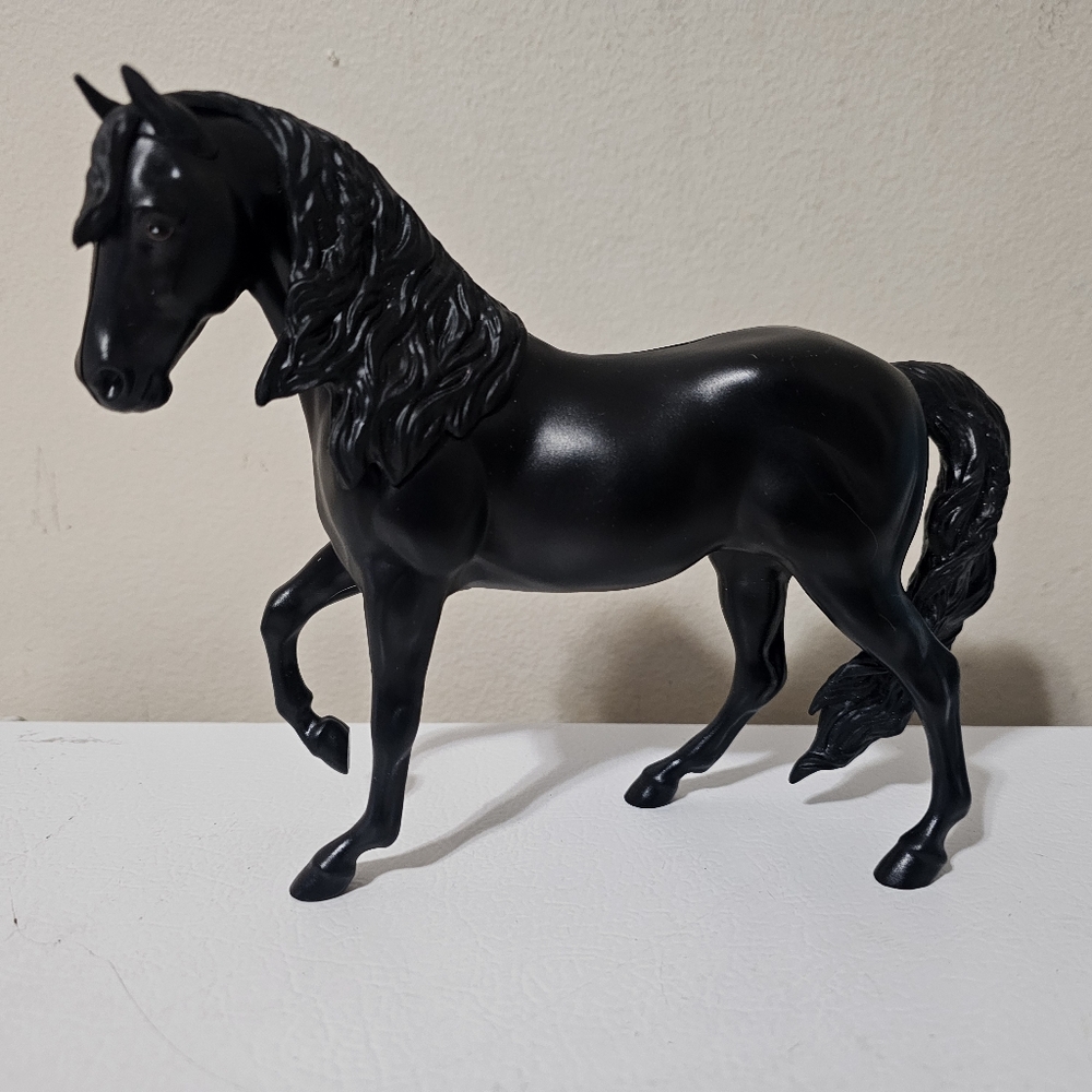 Breyer Reeves black plastic HORSE Figure 6 x 8"